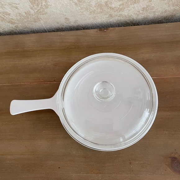 Vintage Corning ware skillet with lid - Picture 2 of 13